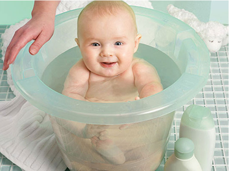 Cách tắm nước dừa cho trẻ sơ sinh có phải là phương cách dưỡng da thần kỳ cho bé?