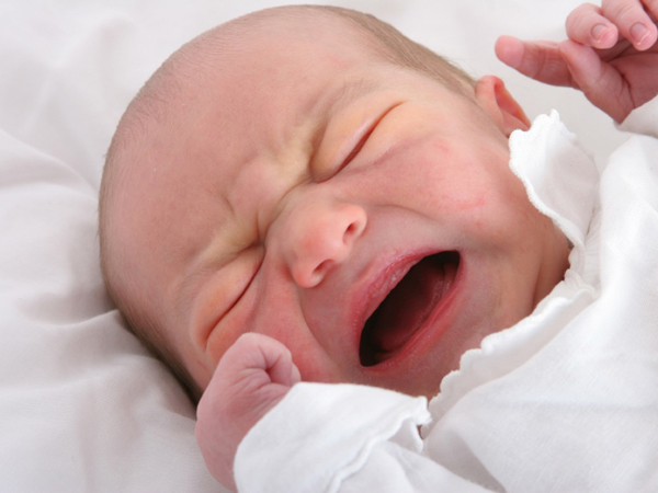 Trẻ sơ sinh khóc Trẻ sơ sinh khóc nhiều có sao không? nhiều có sao không? 