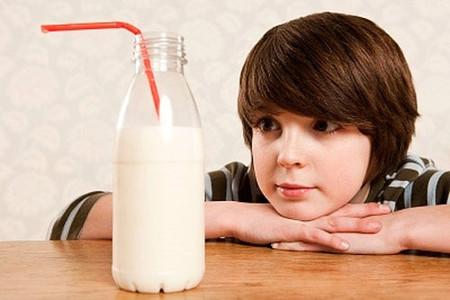 Bé trai có nên uống sữa đậu nành?